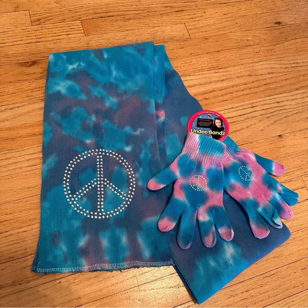 NEW 🎁 Tie Dye Scarf/Glove Set